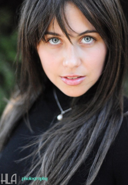 File:HLAphoto-LexiWithMaggiesWig.jpg