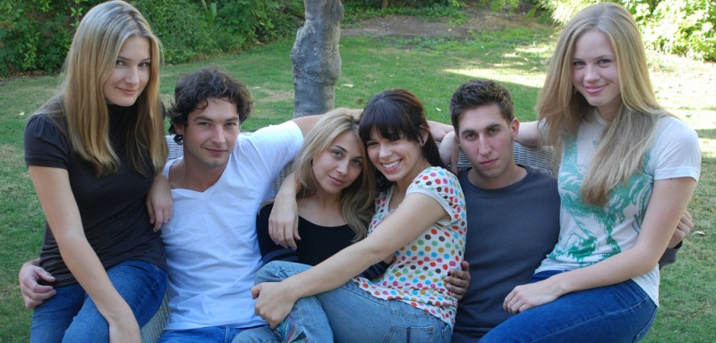 File:Backyard - Taylor Jonas Sarah Emma Daniel Mallory.jpg