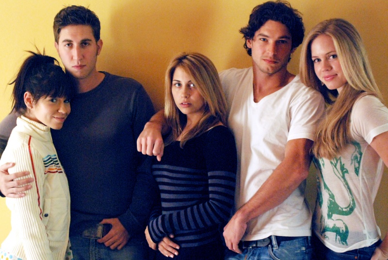 File:Group - Emma Daniel Sarah Jonas Mallory.jpg